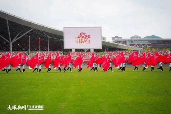 我们把福登放在更靠近中锋的位置，他在前锋线这个位置踢得非常出色。